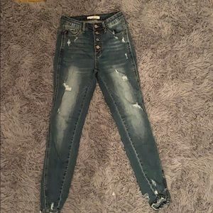 Distressed jeans,